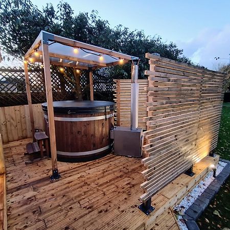 Gite 4 Personnes Avec Piscine Et Bain Nordique Proche Des Plages Du Debarquement Le Manoir (Calvados) Exterior foto